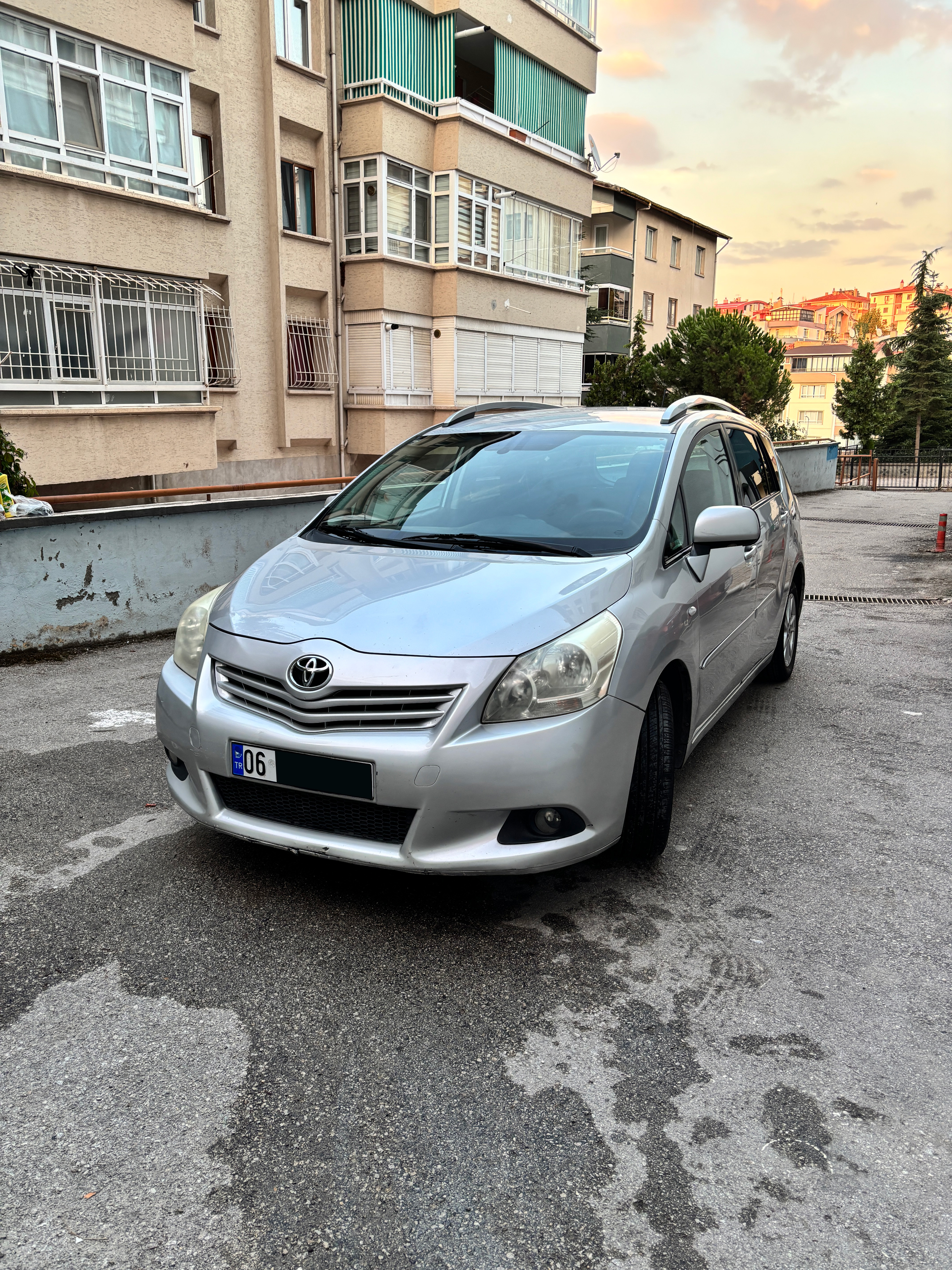2010 Toyota Verso 1.6 Premium Ön Görünüm